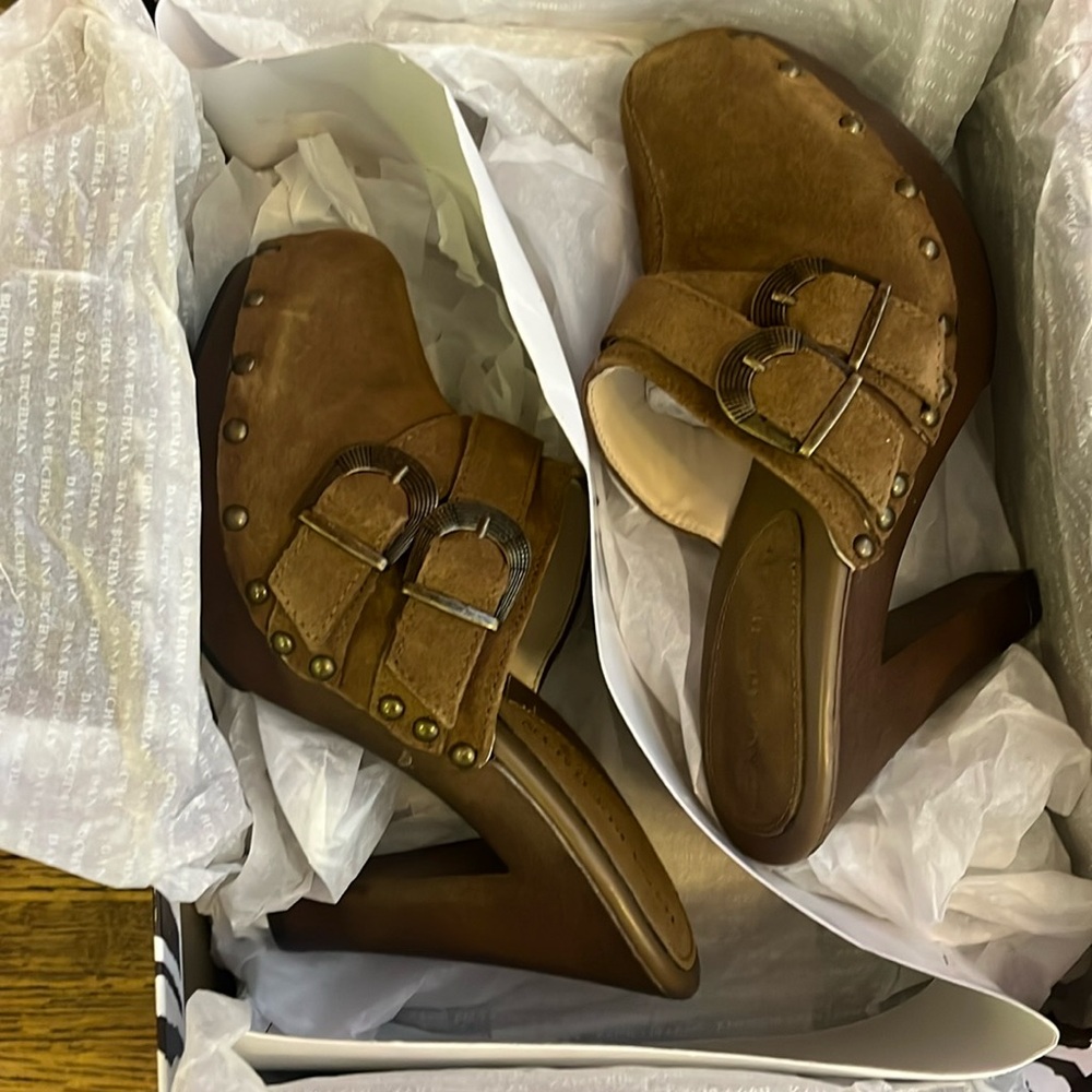 355 New in box Dana Bachman hazelton desert tan brown suede leather clogs womens